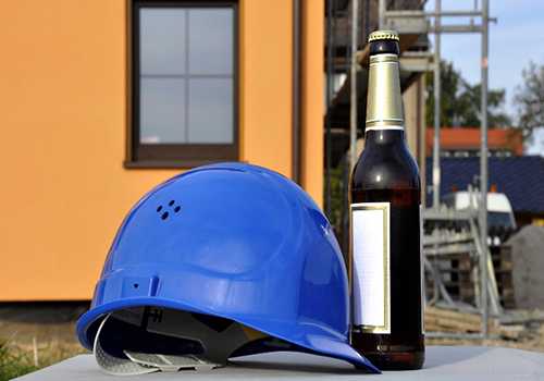 Alcool sur chantier : l’interdiction justifiable ?